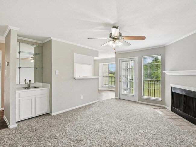 Building Photo - 4211 Clay Hill Dr