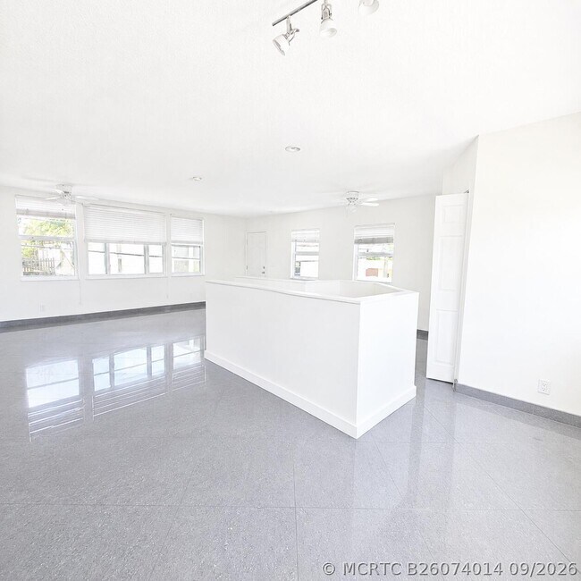 Building Photo - 3709 S Olive Ave