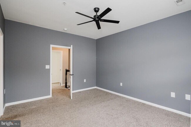 Building Photo - 557 Rhapsody Ct