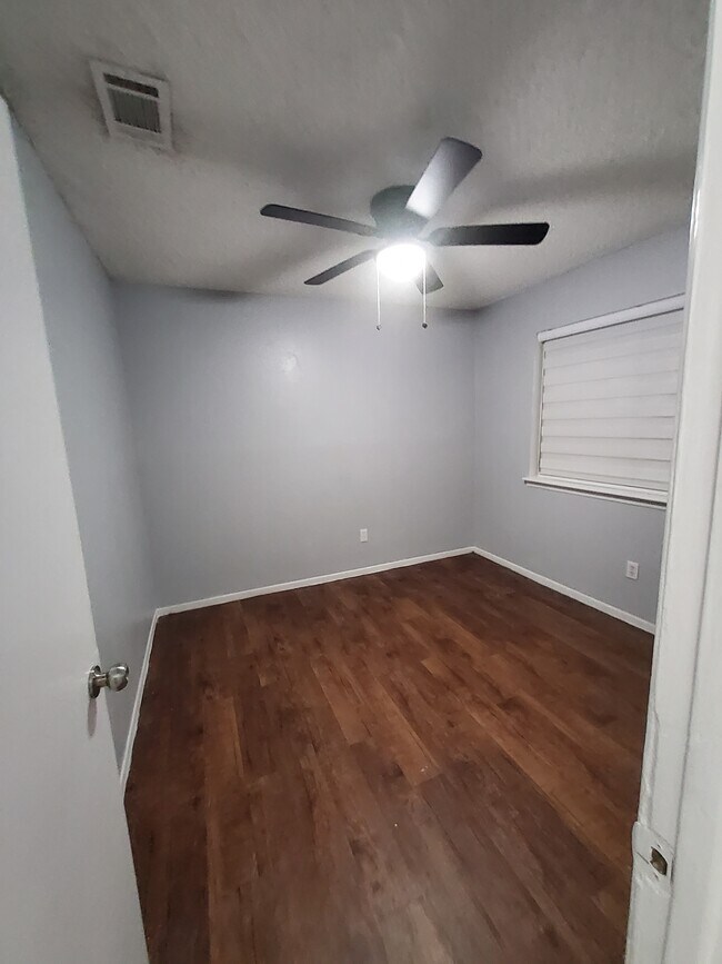 Building Photo - 10151 Inwood Hollow Ln