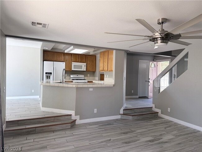 Building Photo - 977 Plantain Lily Ave