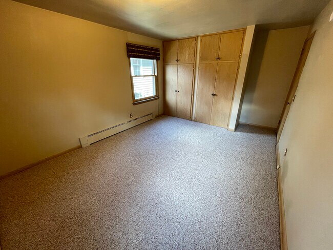 Building Photo - 664 Sprague St