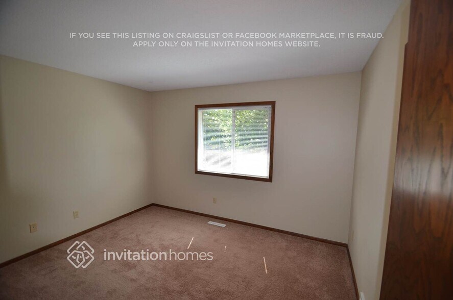 Building Photo - 2601 E 121st St