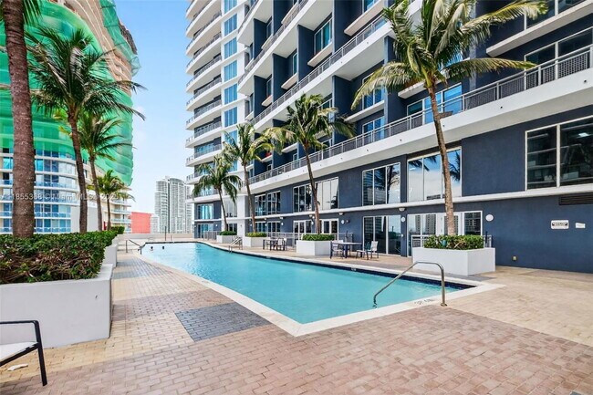 Building Photo - 60 SW 13th St