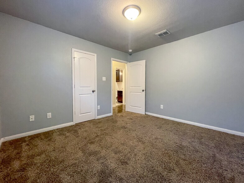 Building Photo - 10624 Langham Dr