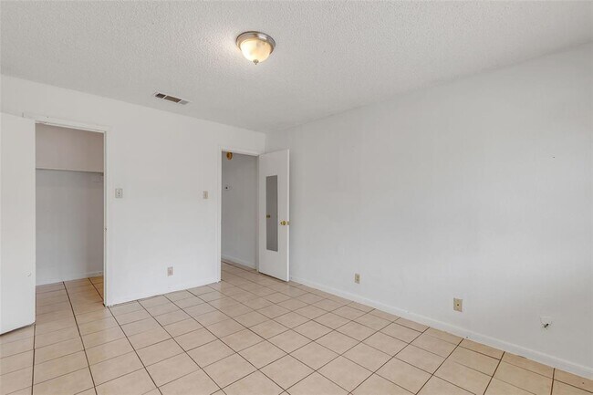 Building Photo - 9604 Night Star Dr