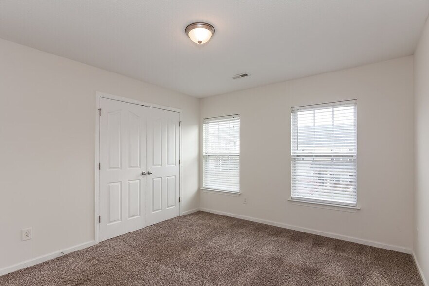 Building Photo - 6846 Squirrels Foot Ct