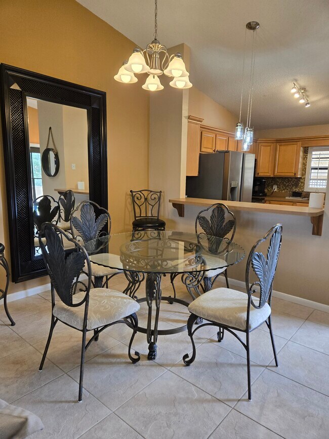 Building Photo - 3071 SE Aster Ln