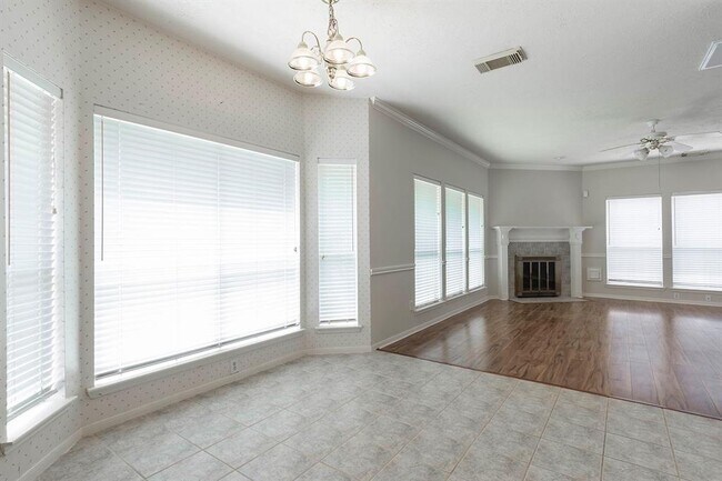 Building Photo - 2439 Shelby Park Dr