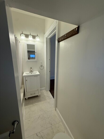 Bathroom - 475 Cooper St