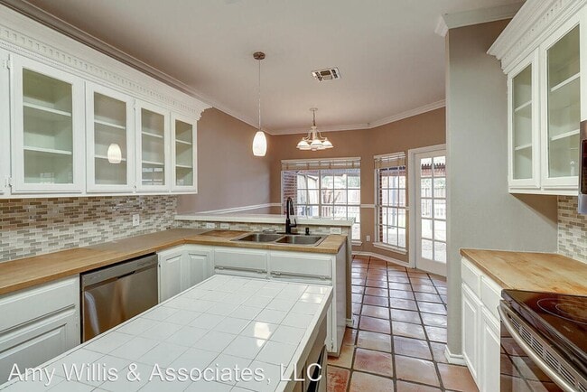 Building Photo - 4 br, 2.5 bath House - 7009 Brandon Dr