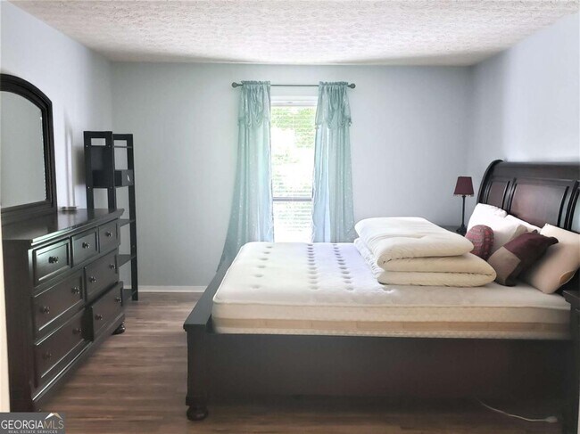 Building Photo - 602 Wynnes Ridge Cir SE