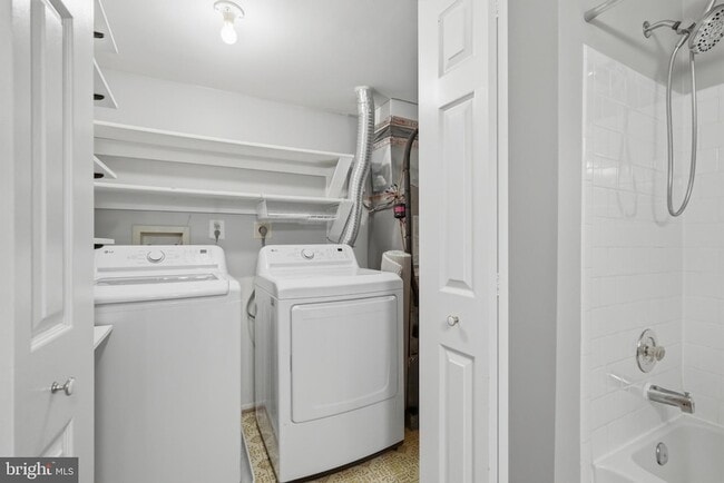 Building Photo - 7761 Inversham Dr