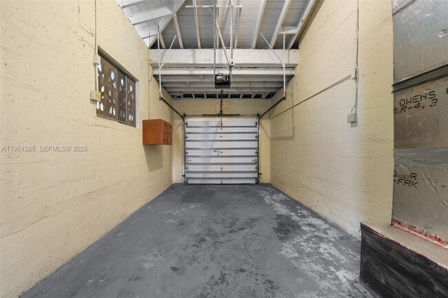 Building Photo - 404 N Shore Dr