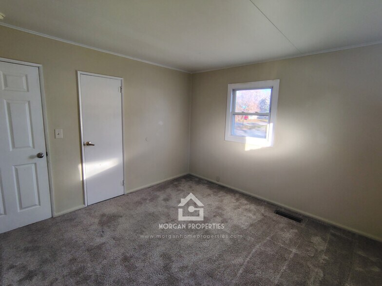 Building Photo - 2729 Shawnee Dr