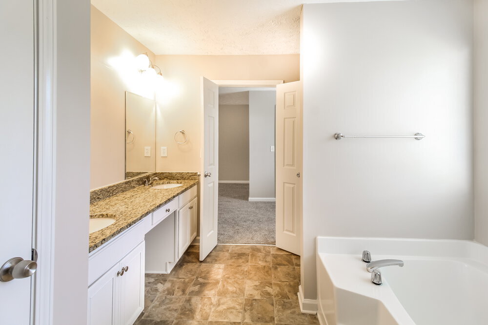 Building Photo - 6583 Carriage Ln