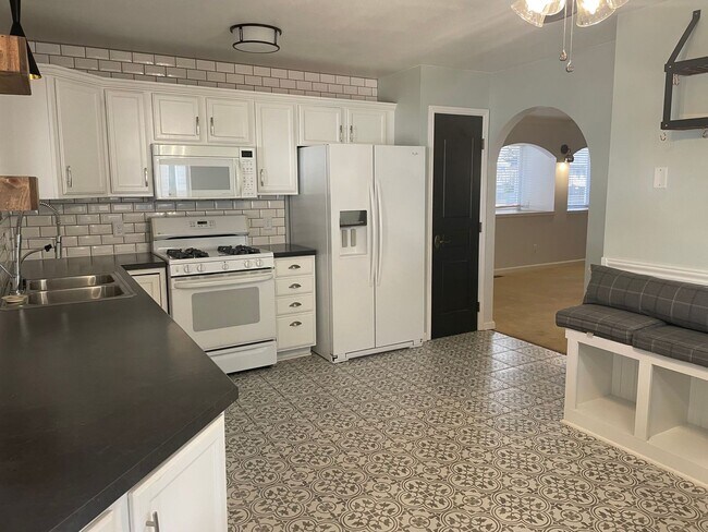 Building Photo - 15 Alderson Ave