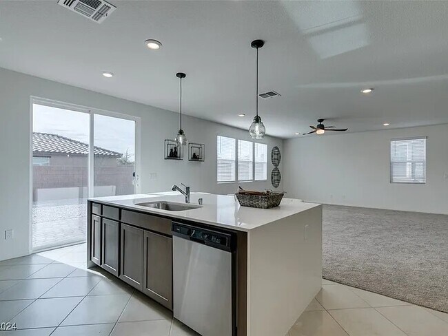 Building Photo - 6985 Solano Cyn Ave