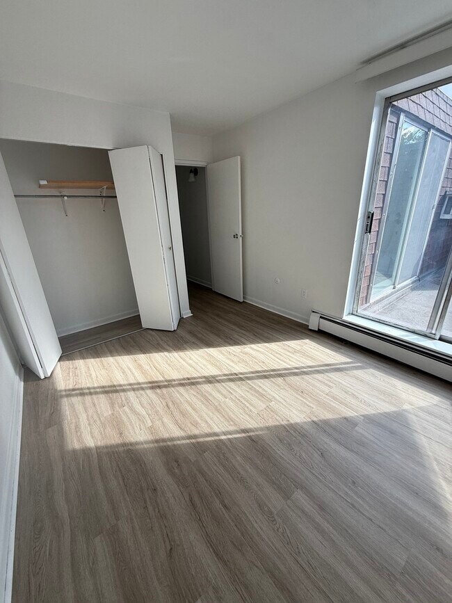 Building Photo - 142 Kenrick St