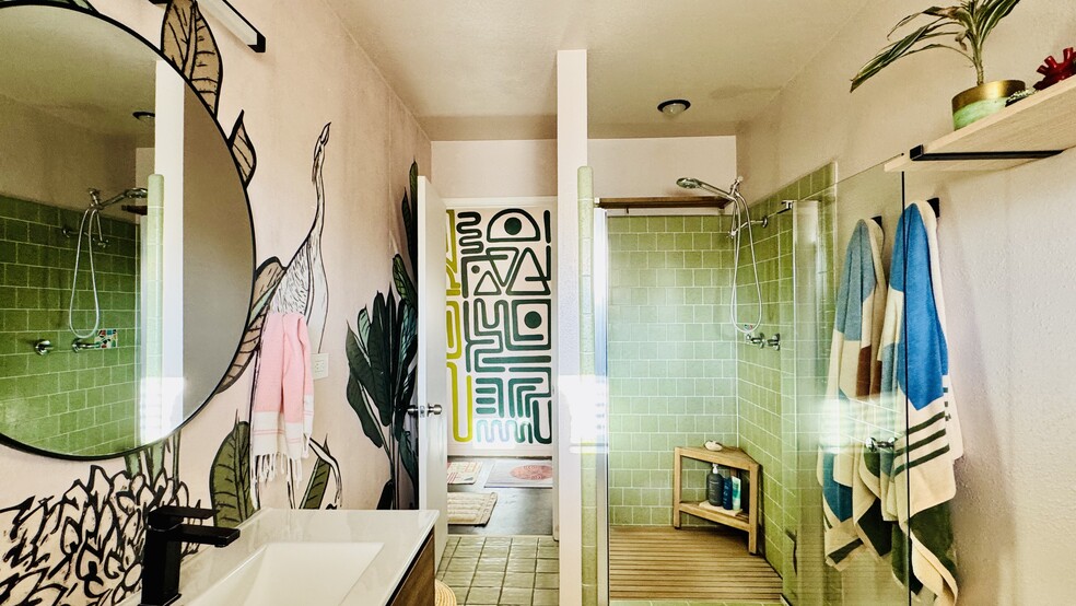 Private bathroom - 64935 Leonard Ct