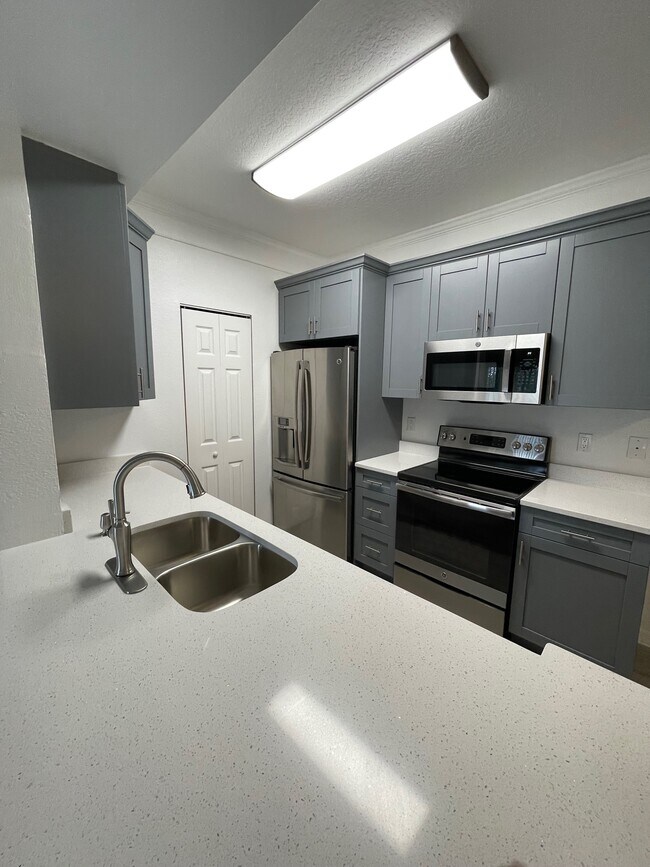 Building Photo - 11480 Villa Grand