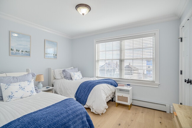 Building Photo - 1140 Fairfield Beach Rd