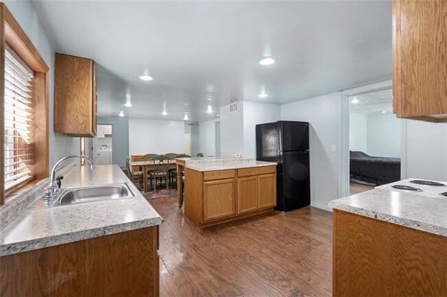 Building Photo - 3-Bedroom Home in Carrick on Private Street