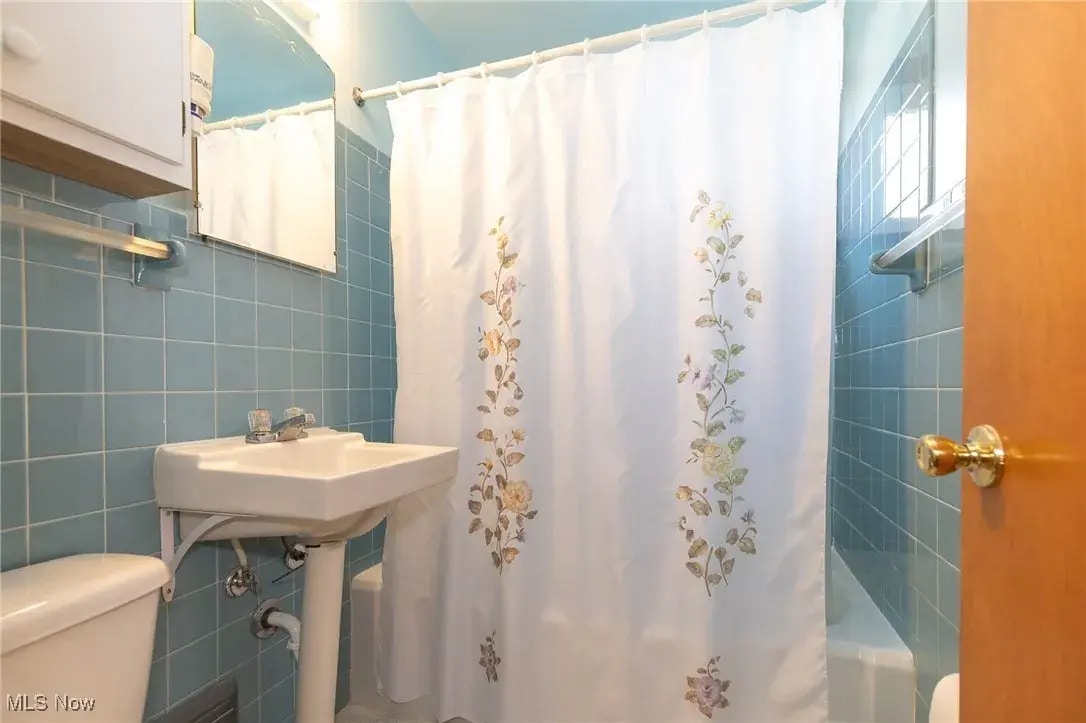 Bathroom - 5918 Ira Ave