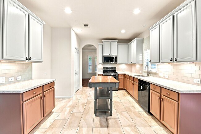 Building Photo - 24418 Lakecrest Bend Dr
