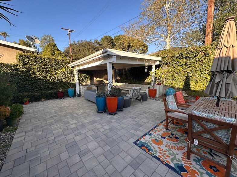 Building Photo - 3624 La Crescenta Ave