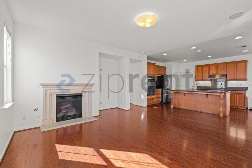 Building Photo - 581 Kirkland Ave