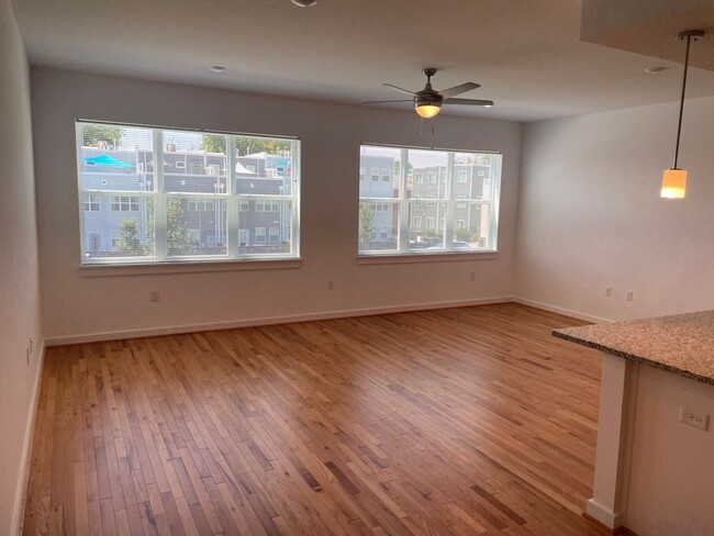 Building Photo - Duplex - Manchester Green - 2 Levels w/ Ba...