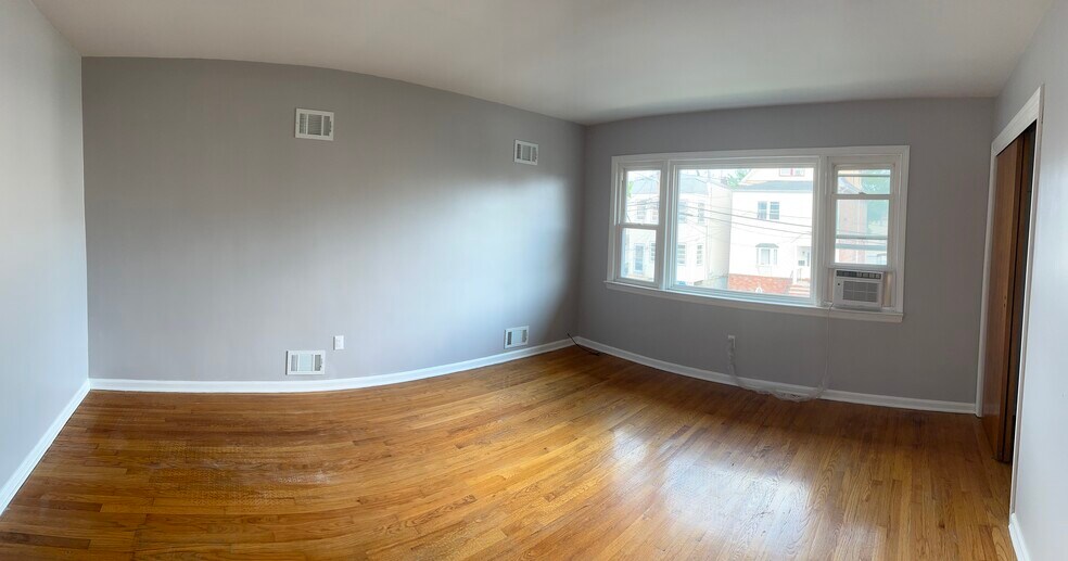Living room - 33B Hussa St