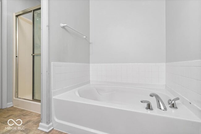 Building Photo - 2405 N Park Ave