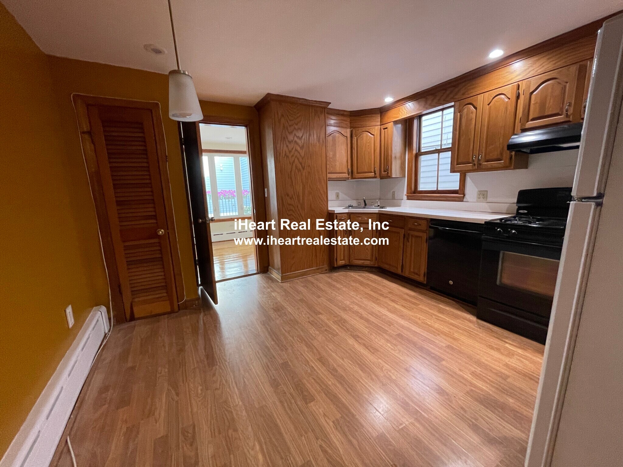 Building Photo - 338 K St
