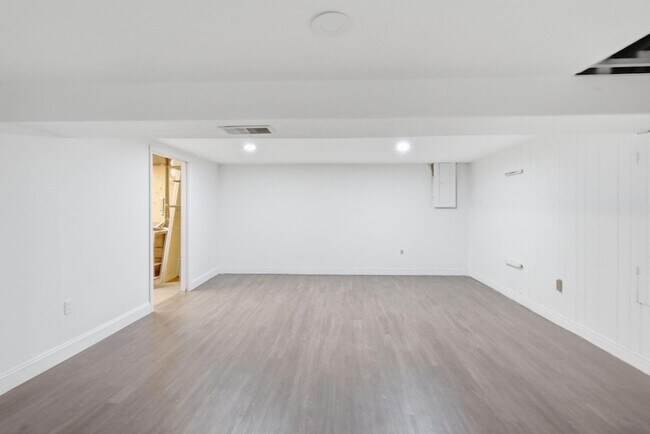 Building Photo - 206 Hiawatha Trail