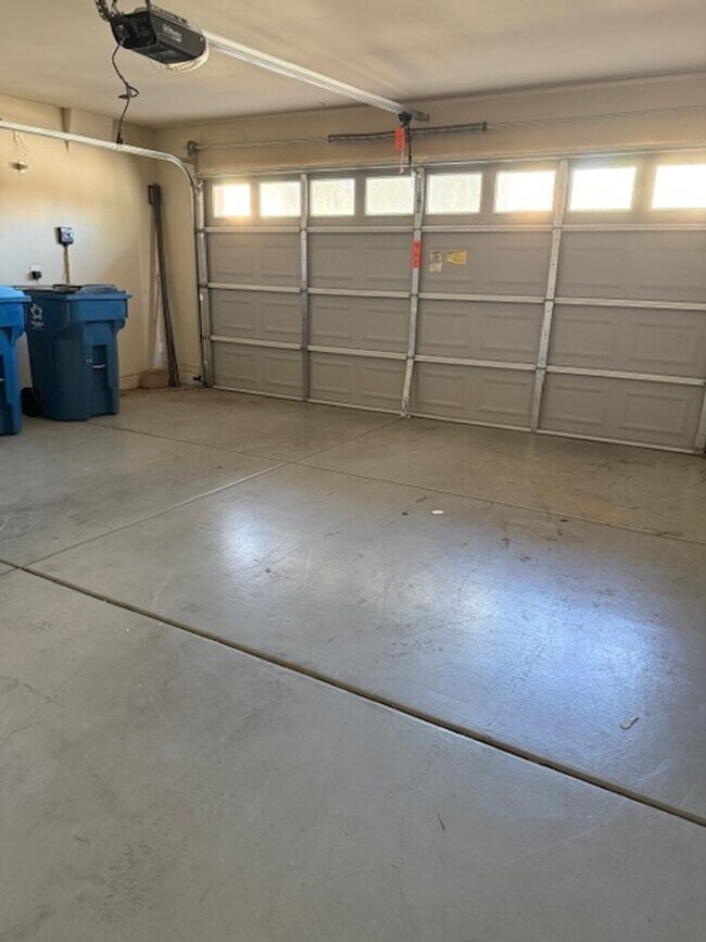 Building Photo - AVAILABLE NOW! PROMO- 2 Weeks Free first month!!