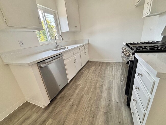 Building Photo - Quiet Back Unit with Garage and Washer/Dryer
