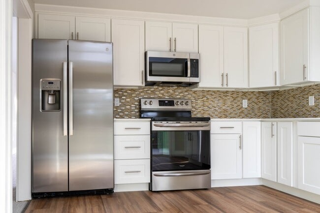 Building Photo - Fantastic Fairwood Home - Impressive interiors and lots of space