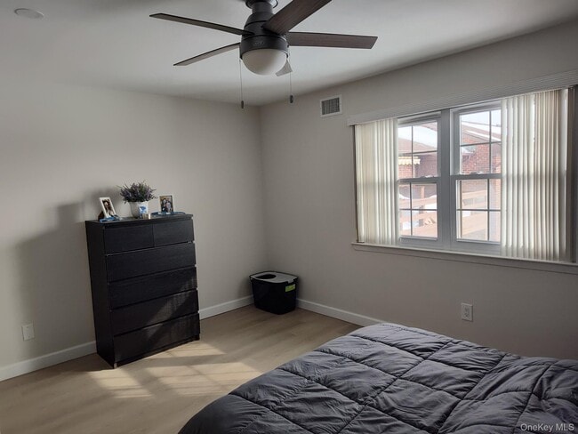 Building Photo - 458 Mariners Way