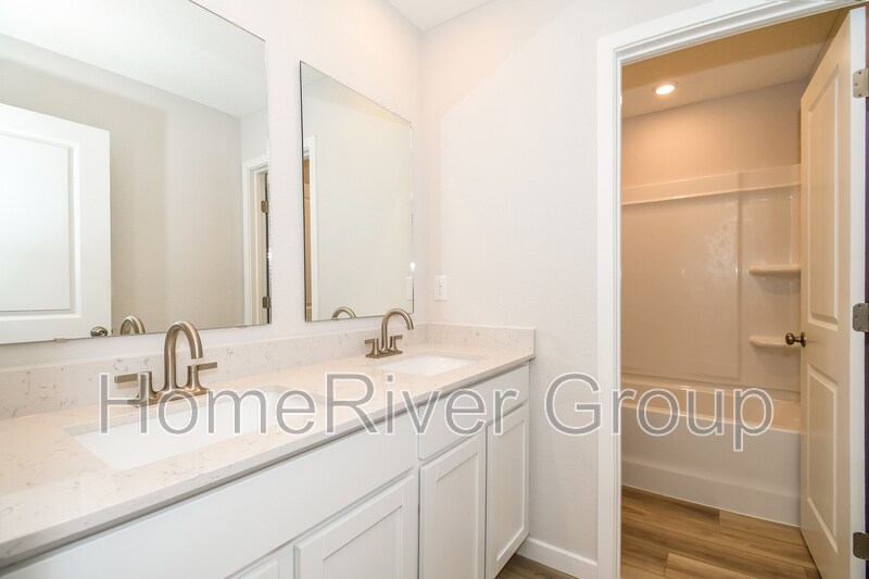 Building Photo - 16 Brazil Nut Cir