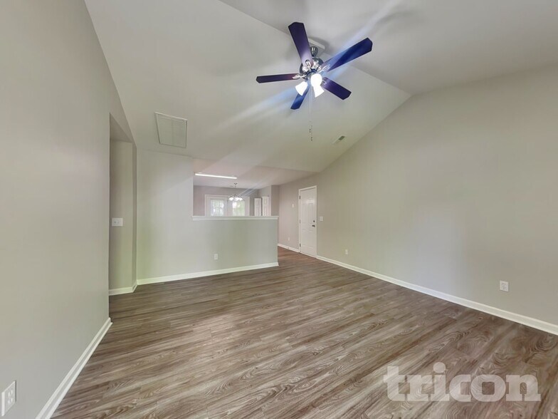 Building Photo - 705 Continental Dr