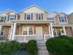 Building Photo - 2 Bedroom Townhome Available Near S Circle...