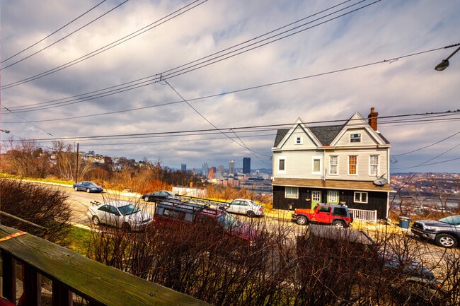 Building Photo - 1028 E Warrington Ave