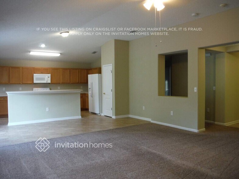 Building Photo - 11633 Brian Lakes Dr N