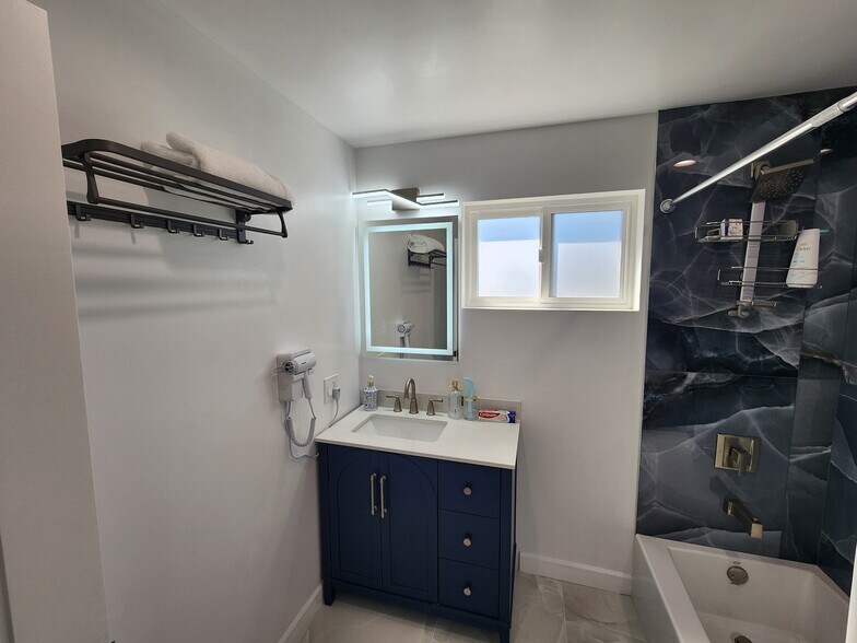 Building Photo - 10742 Gerald Ave