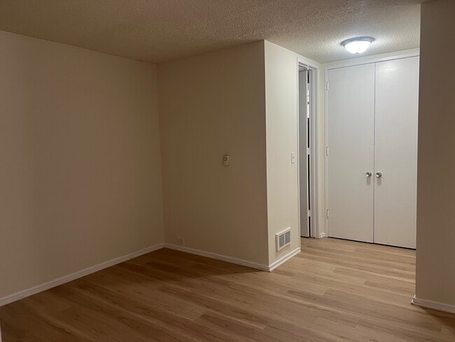 Building Photo - 2804 Manhattan Ave