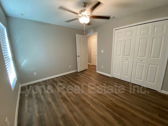 Building Photo - 2343 Briarwood St