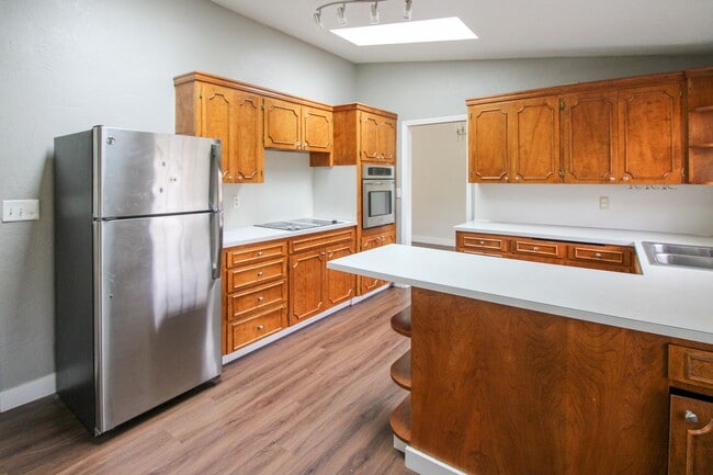 Building Photo - 970 Cascade Dr NW