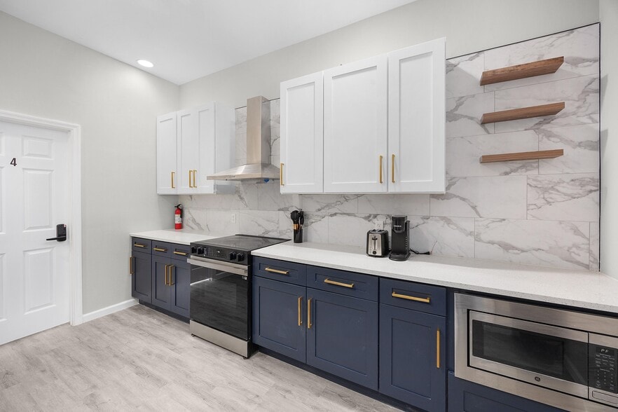 Building Photo - 3300 NW 15th Ln